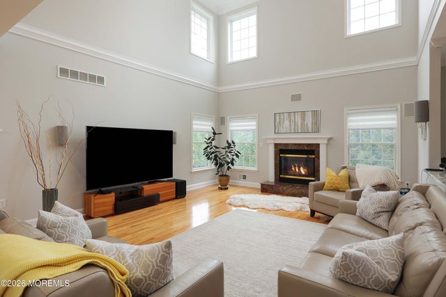 24 Kipling Way, Manalapan, NJ 07726