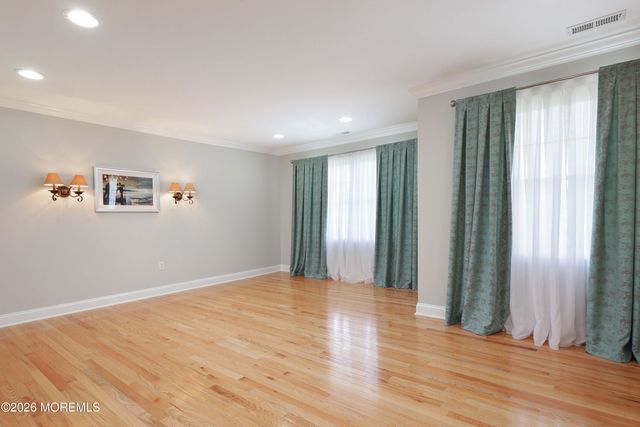 24 Kipling Way, Manalapan, NJ 07726