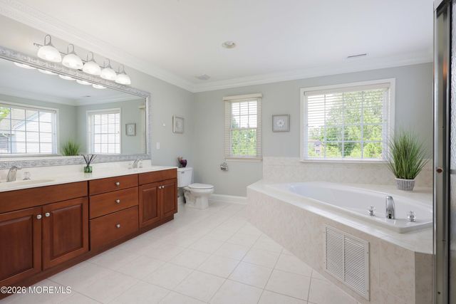 24 Kipling Way, Manalapan, NJ 07726
