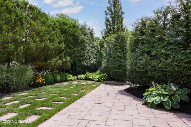 24 Kipling Way, Manalapan, NJ 07726
