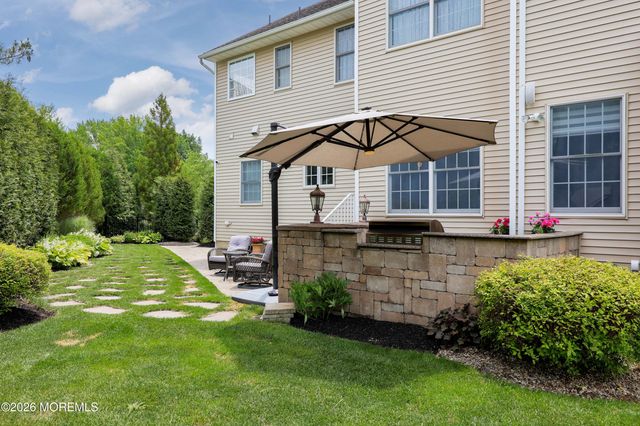 24 Kipling Way, Manalapan, NJ 07726