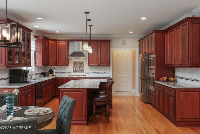 24 Kipling Way, Manalapan, NJ 07726
