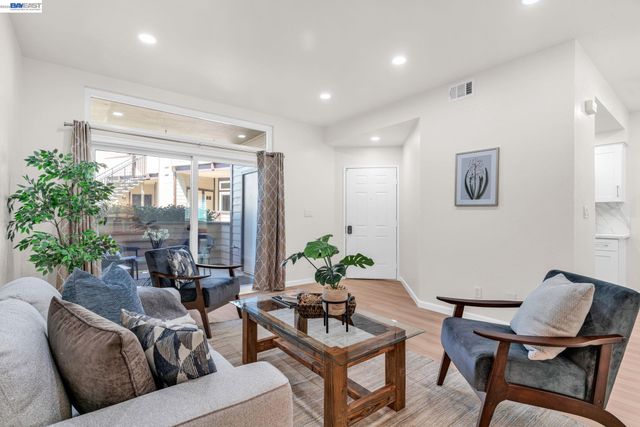 583 Majestic Way, San Leandro, CA 94578