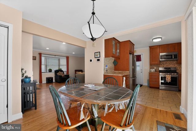 119 SANDY BEACH DR, Pasadena, MD 21122
