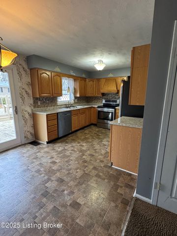 8214 Atlanta Pkwy, Louisville, KY 40214