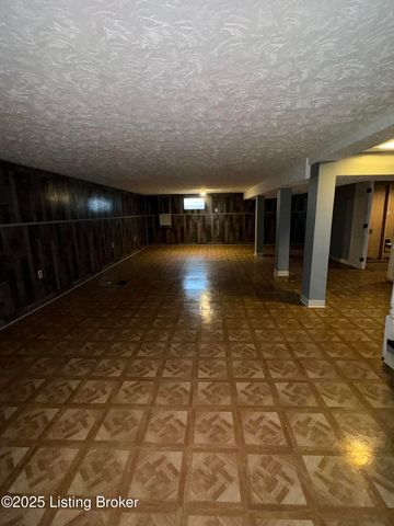 8214 Atlanta Pkwy, Louisville, KY 40214