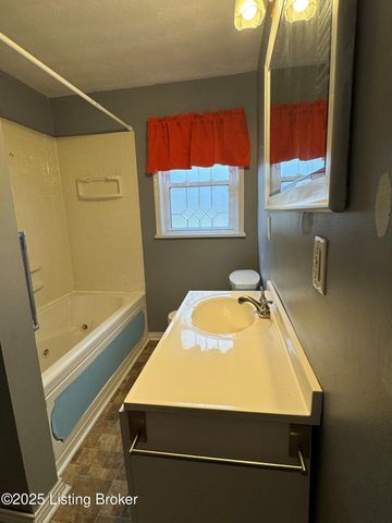 8214 Atlanta Pkwy, Louisville, KY 40214