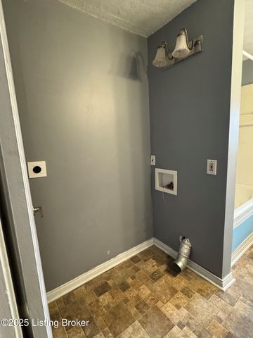 8214 Atlanta Pkwy, Louisville, KY 40214