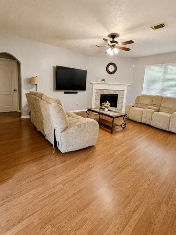 105 Kevin Court, La Porte, TX 77571