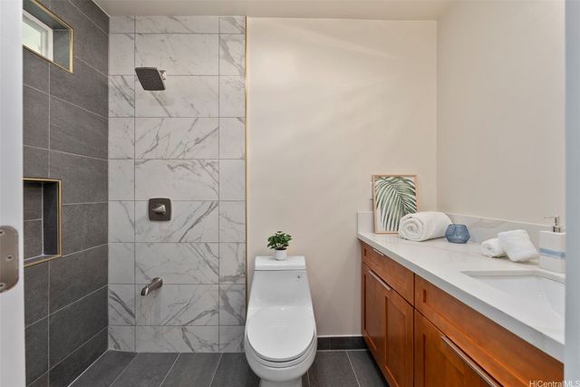 7172 Naakea Street, Honolulu, HI 96825