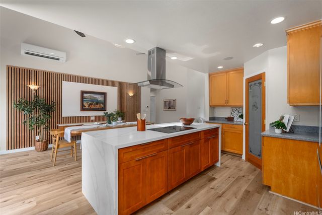 7172 Naakea Street, Honolulu, HI 96825