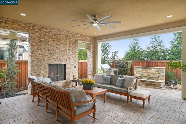 2030 Tempranillo Ln, Brentwood, CA 94513