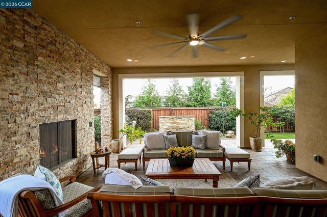 2030 Tempranillo Ln, Brentwood, CA 94513