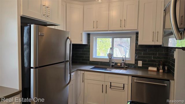 2517 Massena Street, Commerce Twp, MI 48382