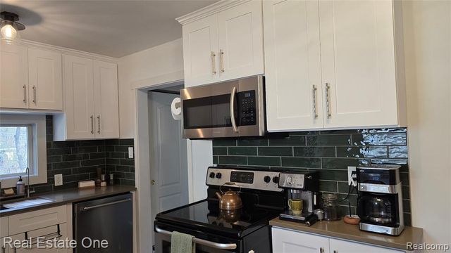 2517 Massena Street, Commerce Twp, MI 48382