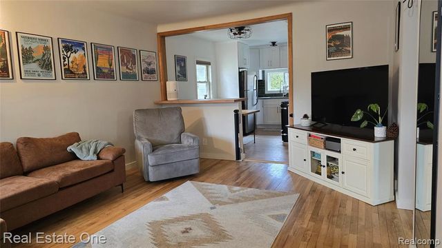 2517 Massena Street, Commerce Twp, MI 48382