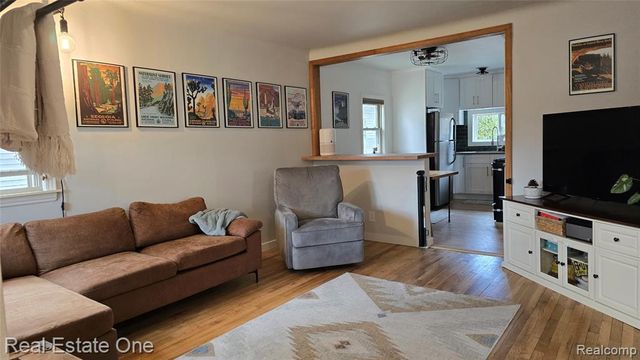 2517 Massena Street, Commerce Twp, MI 48382