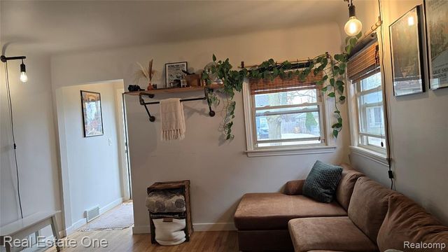 2517 Massena Street, Commerce Twp, MI 48382