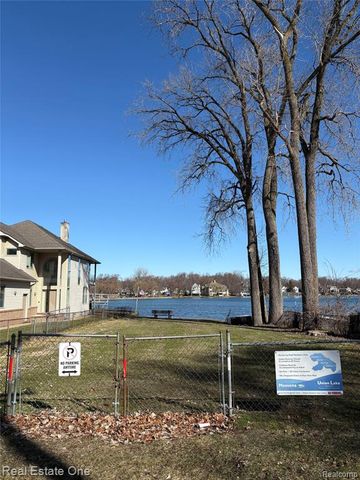 2517 Massena Street, Commerce Twp, MI 48382