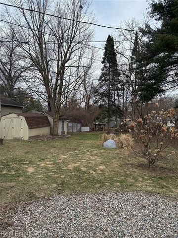 2517 Massena Street, Commerce Twp, MI 48382