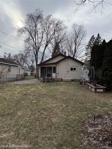 2517 Massena Street, Commerce Twp, MI 48382