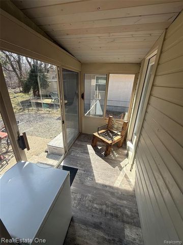 2517 Massena Street, Commerce Twp, MI 48382