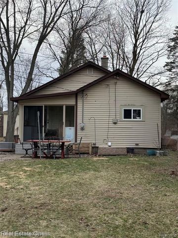 2517 Massena Street, Commerce Twp, MI 48382