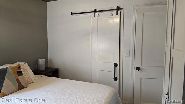 2517 Massena Street, Commerce Twp, MI 48382