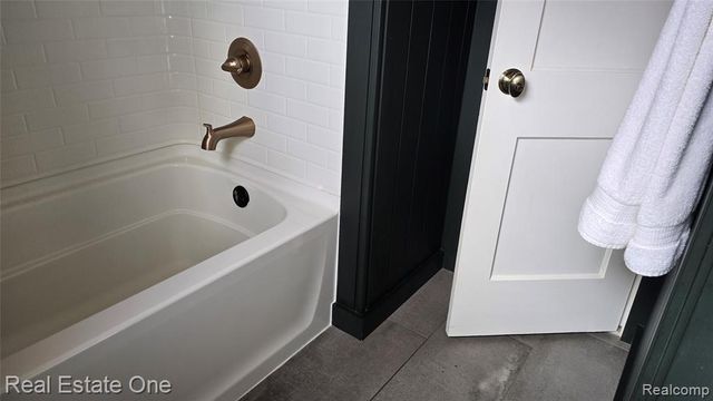 2517 Massena Street, Commerce Twp, MI 48382