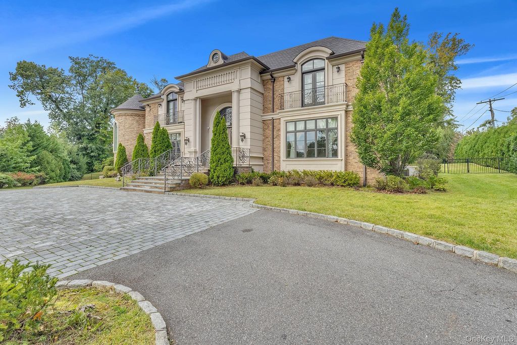 3 Moline Court, Great Neck, NY 11024 — photo 2
