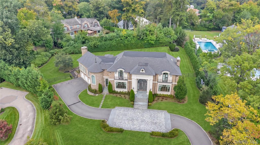 3 Moline Court, Great Neck, NY 11024 — photo 3