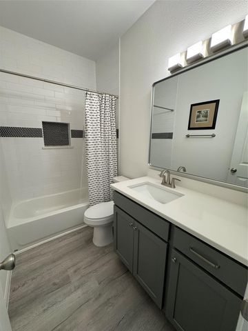 12212 Brigadoon LN 102, Austin, TX 78727
