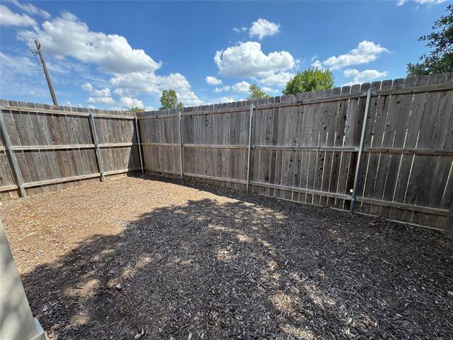 12212 Brigadoon LN 102, Austin, TX 78727