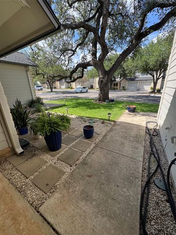 12212 Brigadoon LN 102, Austin, TX 78727