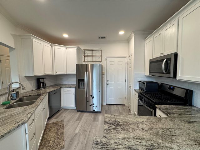 12212 Brigadoon LN 102, Austin, TX 78727