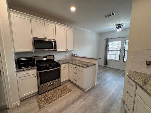 12212 Brigadoon LN 102, Austin, TX 78727