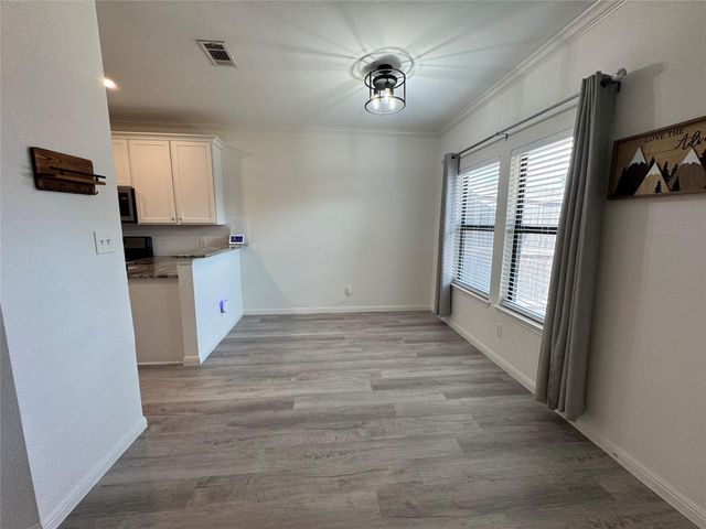 12212 Brigadoon LN 102, Austin, TX 78727