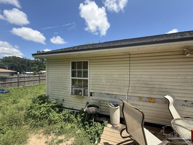 4831 Jennifer Ln, Pace, FL 32571