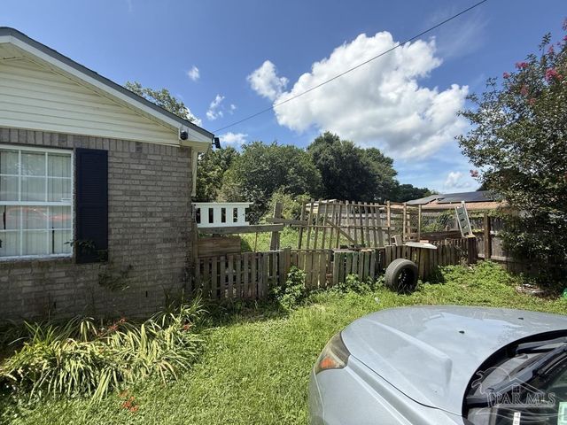 4831 Jennifer Ln, Pace, FL 32571
