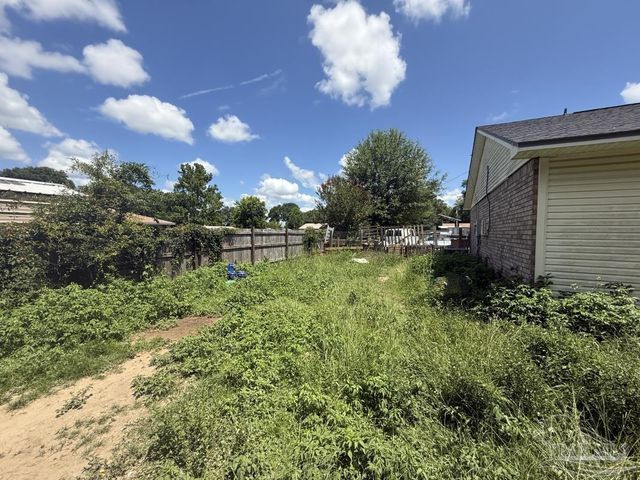 4831 Jennifer Ln, Pace, FL 32571