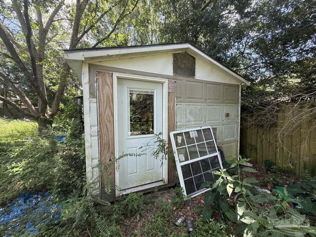 4831 Jennifer Ln, Pace, FL 32571