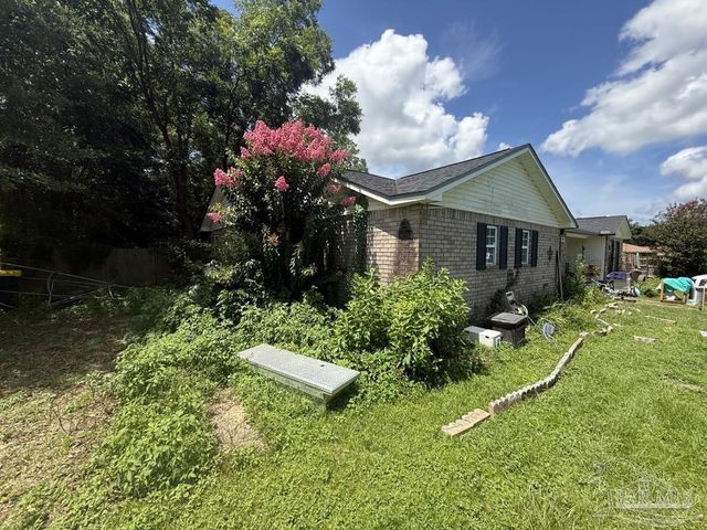 4831 Jennifer Ln, Pace, FL 32571