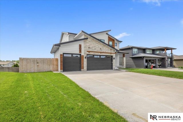 305 OTOE Drive, Yutan, NE 68073