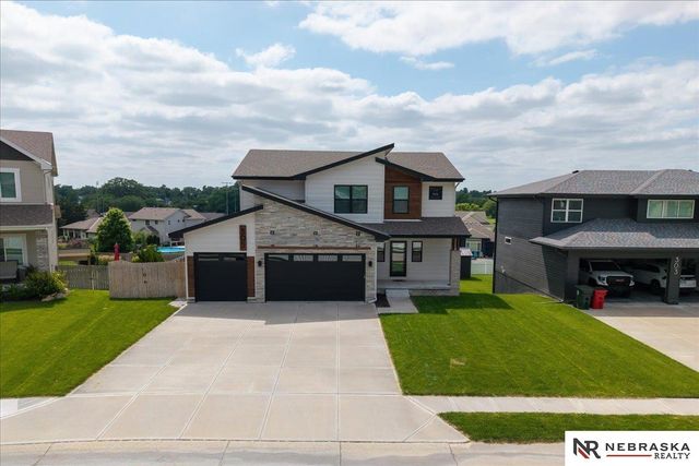 305 OTOE Drive, Yutan, NE 68073