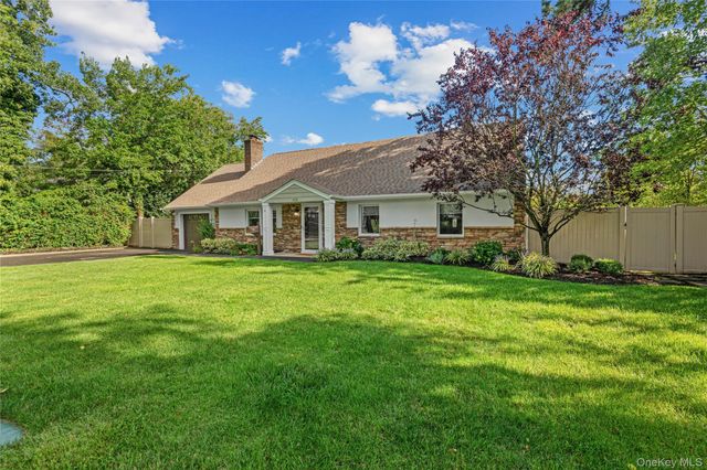 123 Hiawatha Drive, Brightwaters, NY 11718