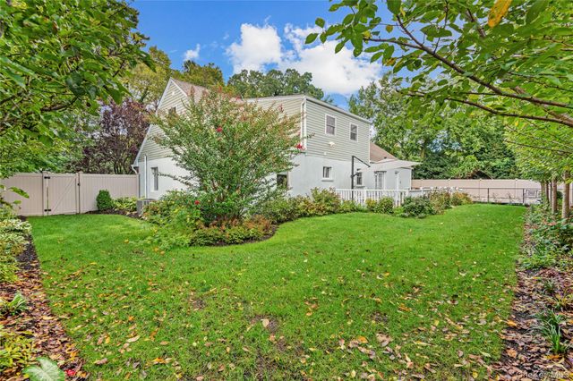 123 Hiawatha Drive, Brightwaters, NY 11718