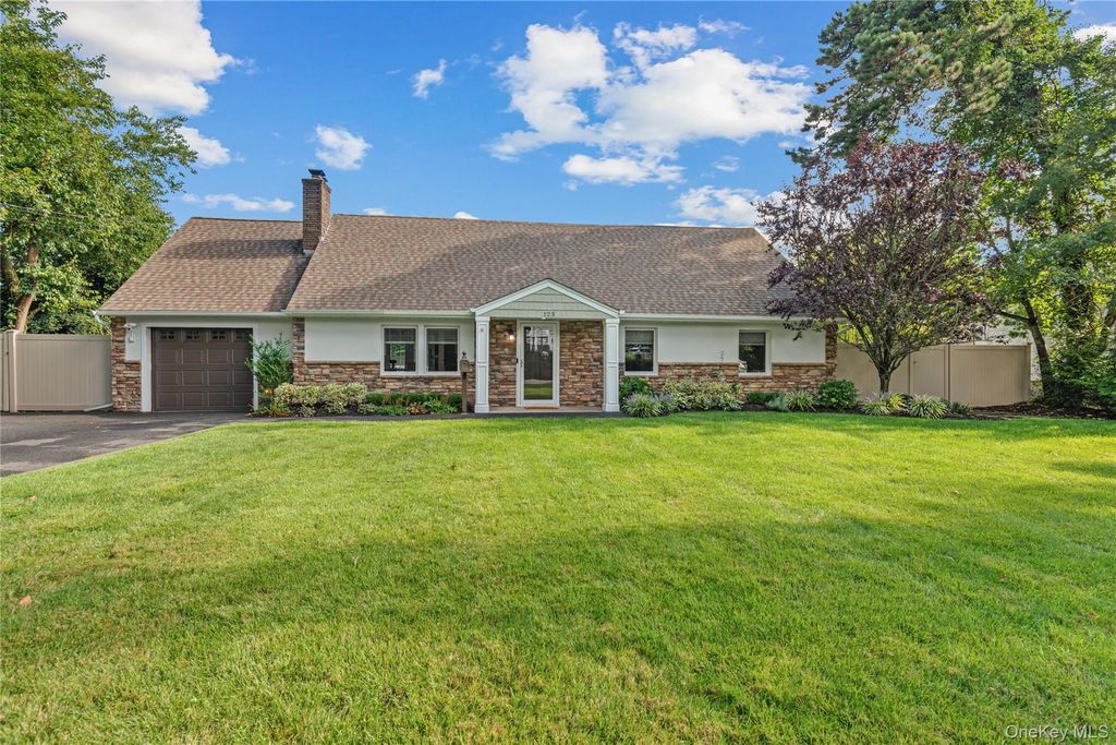 123 Hiawatha Drive, Brightwaters, NY 11718 — exterior