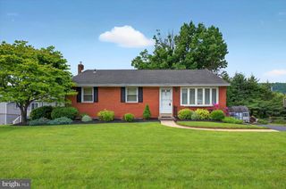 60 MOUNTAIN BOULEVARD, Wernersville, PA 19565