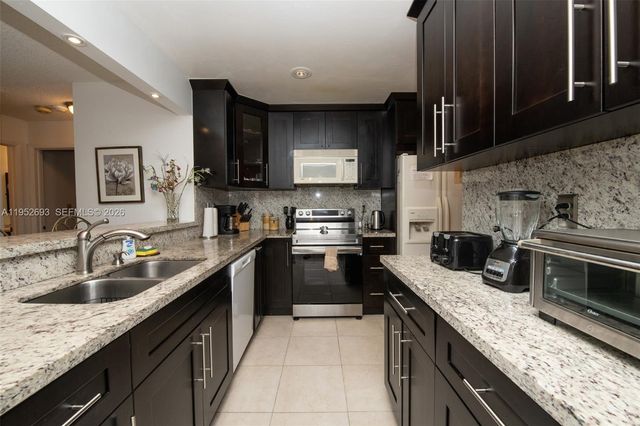 11909 SW 48th Ct, Cooper City, FL 33330