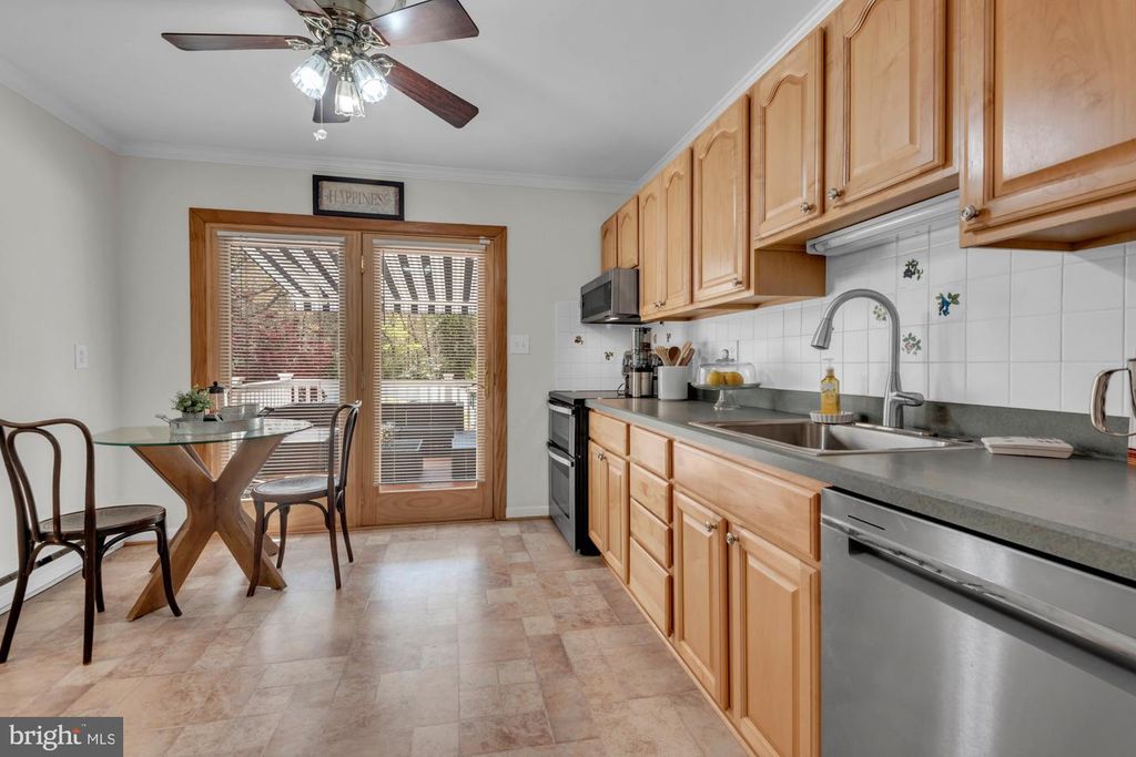 Image 12 of property listing at 970 MAGOTHY AVE, Arnold, MD 21012